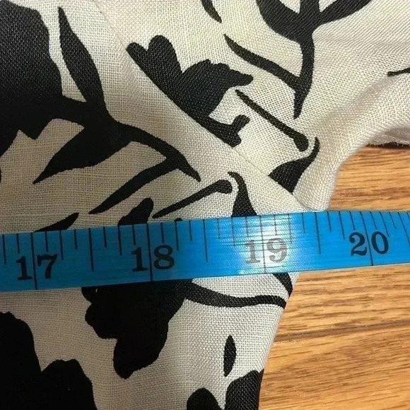 [PL] Anne Carson Petite Linen Black  Floral L/S Button Down Shirt - Picture 7 of 9